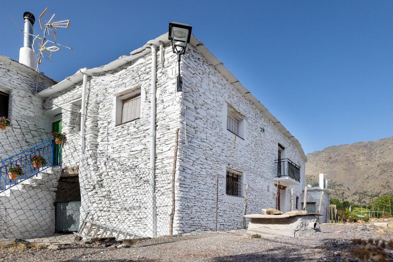 Casa Rural El Fuerte De Atabuey Trevelez Bagian luar foto