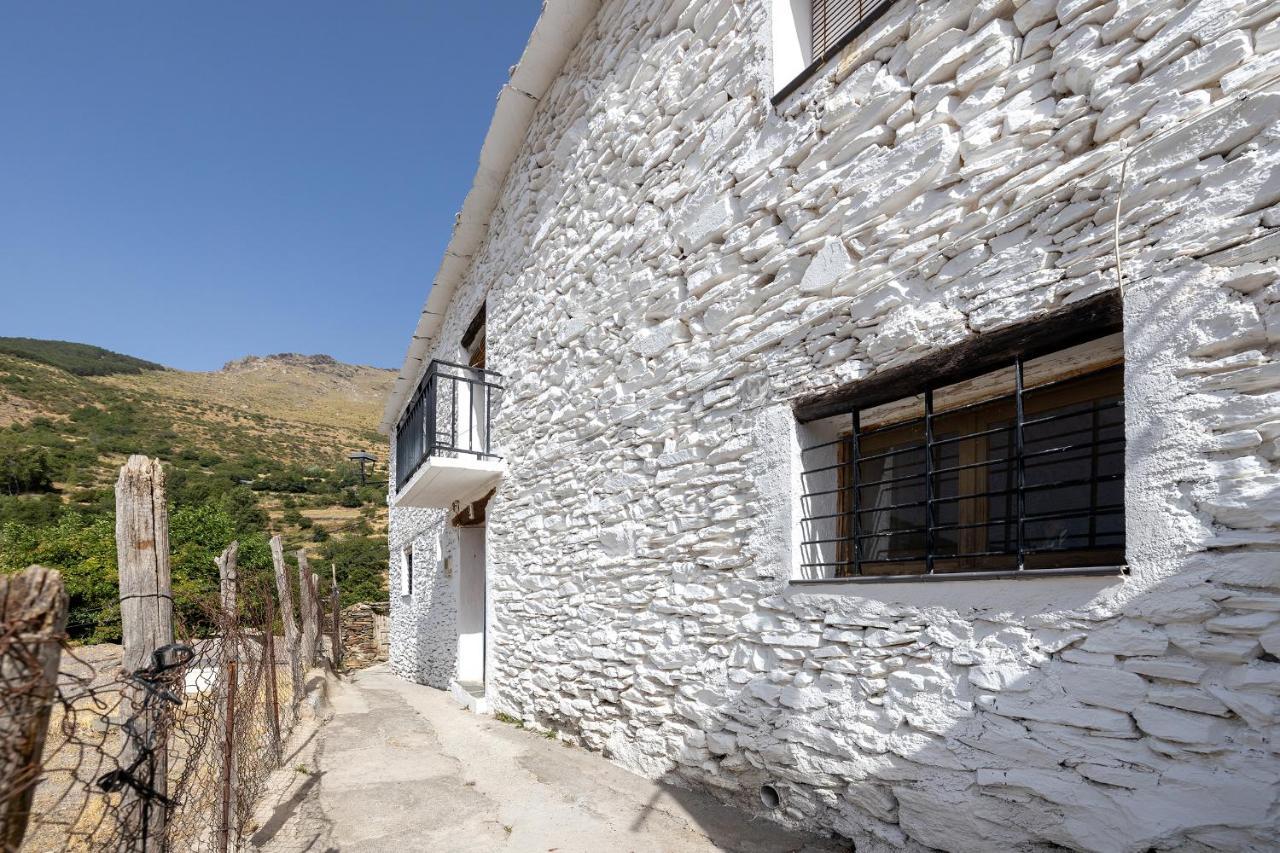 Casa Rural El Fuerte De Atabuey Trevelez Bagian luar foto